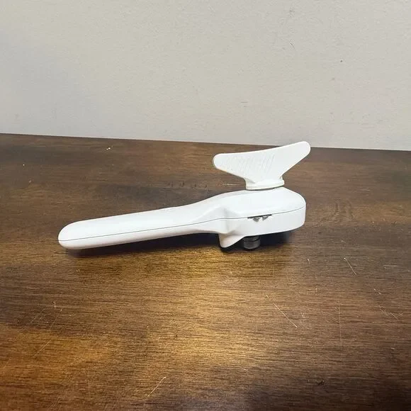 Pampered Chef 2759 Smooth Edge Manual Can Opener - Picture 4 of 6